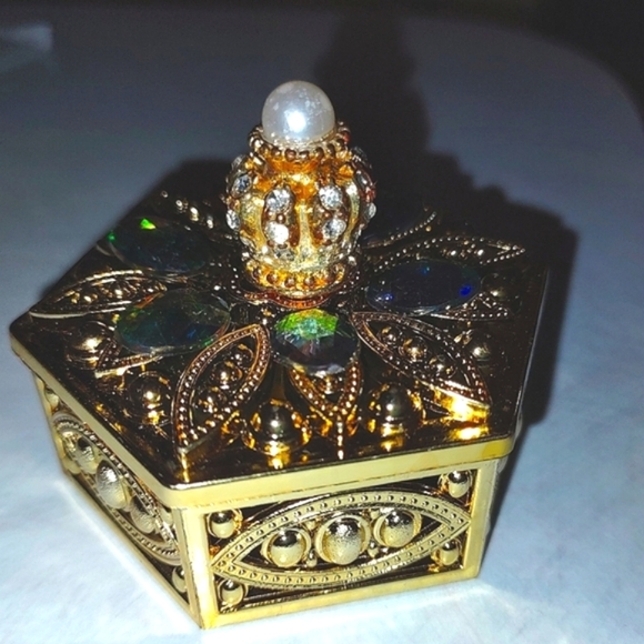 Hexagon Shape Storage Trinket Box Case w/ Crown Jewels - Picture 13 of 17